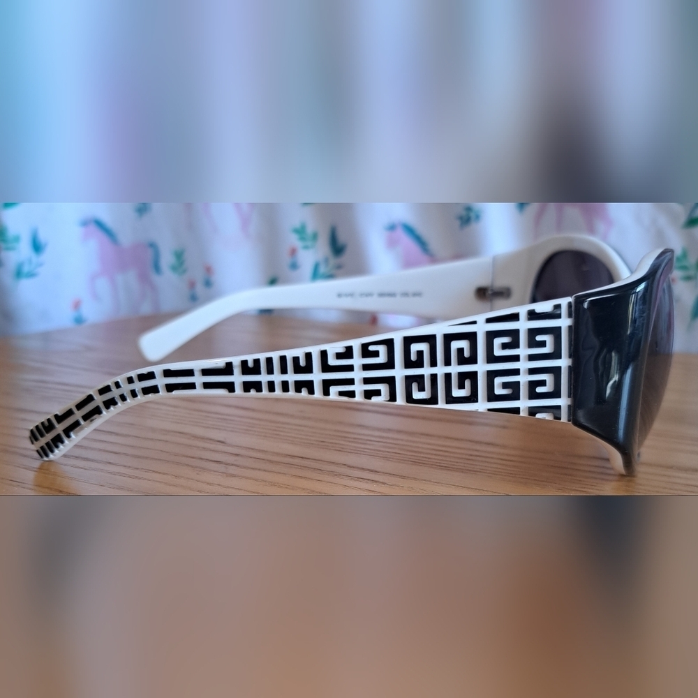Vintage Y2K Givenchy SGV568 Black & White Logo Sunglass Glasses Shades Frames - Picture 4 of 7